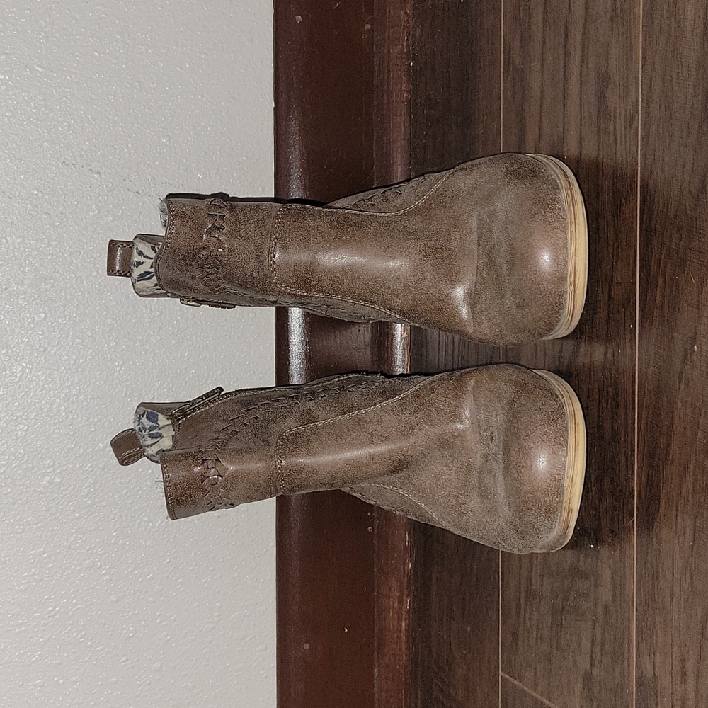 Brown Roxy Boots size 9.5